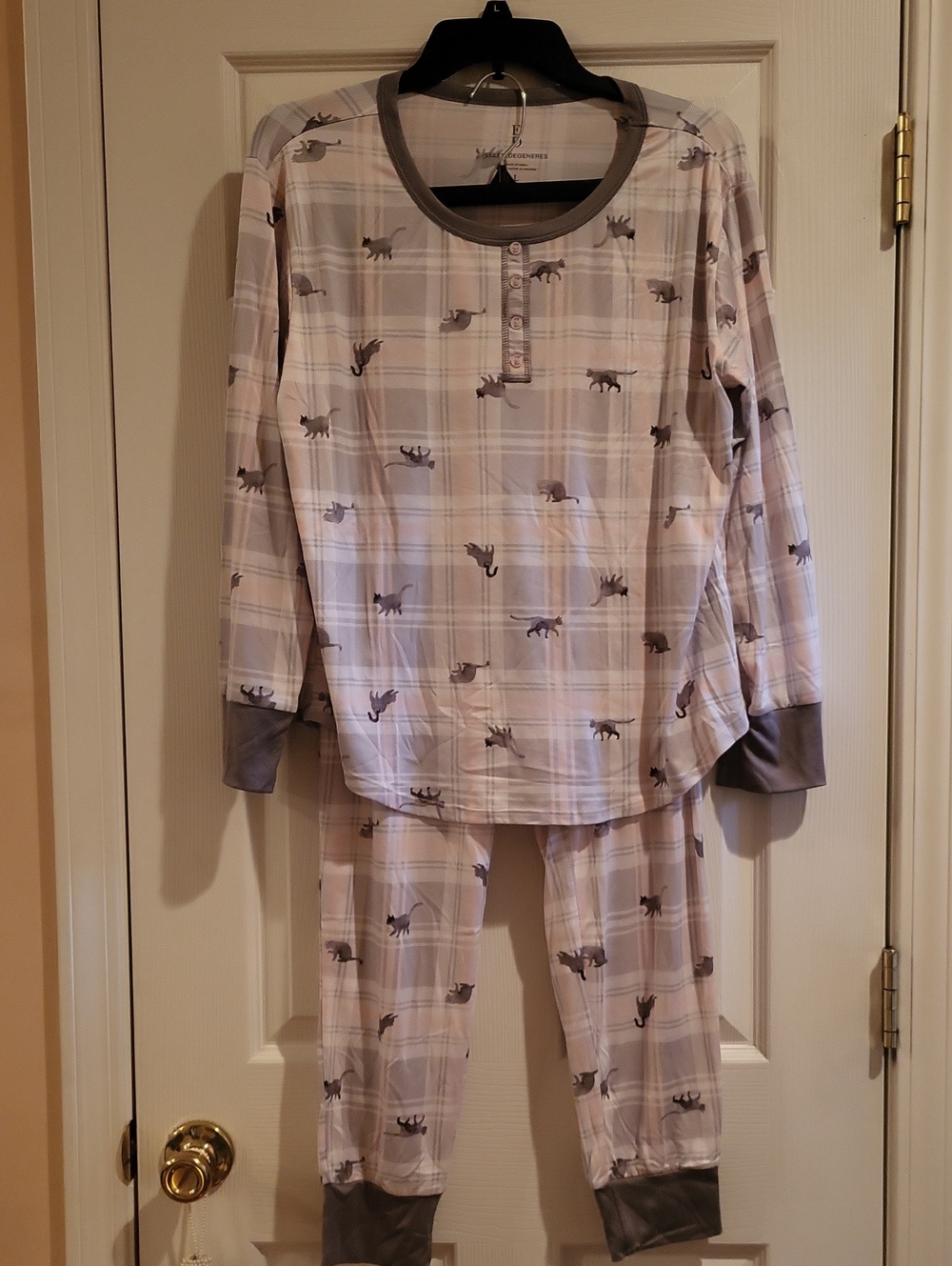 ED Ellen DeGeneres Plaid Cat Henley Pajama Set NWOT Size L Gray Cream